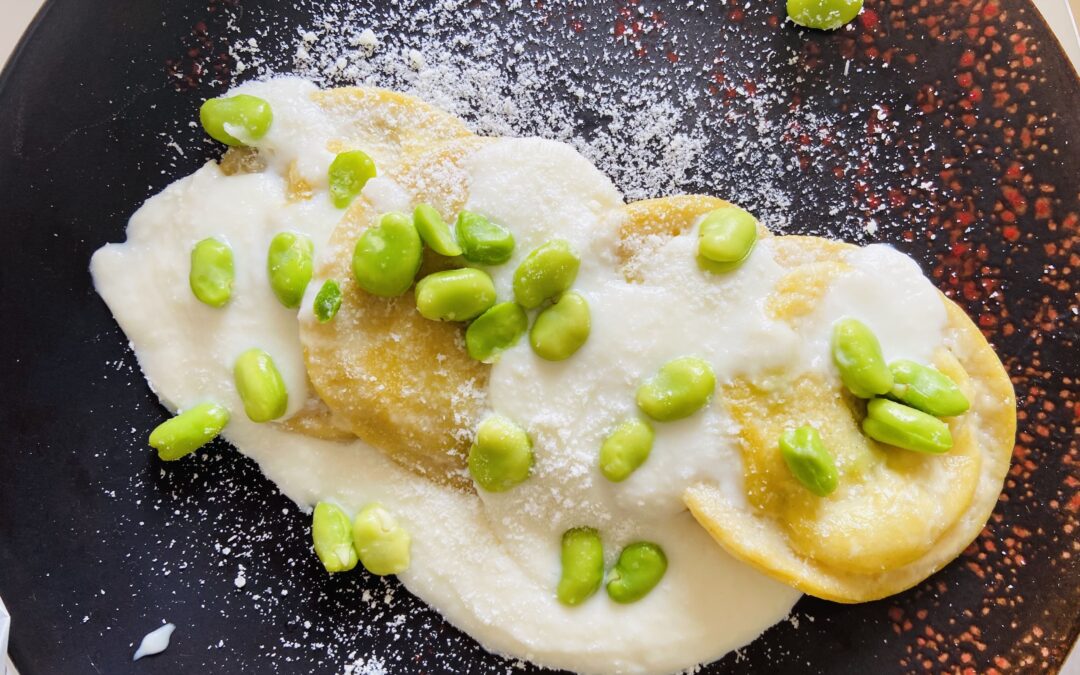 Tortelli con crema di pecorino e fave